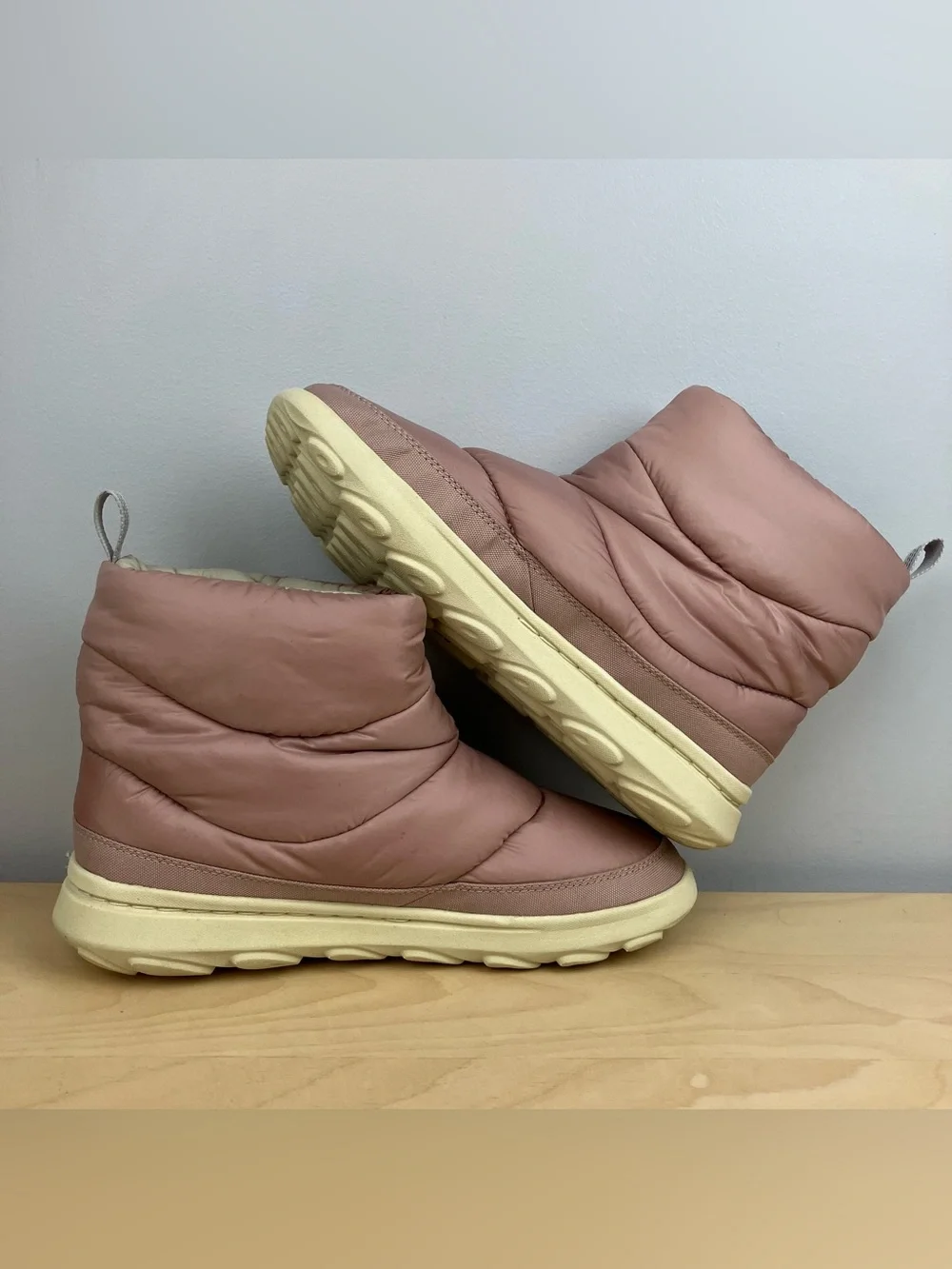 Merrell Women’s Size 10.0 Hut Moc 2 Quilted Ankle Puff Ankle Booties Pink